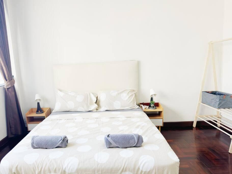 5br House 8beds, Ekkamai Bts 12mins Walk, 711, Shopping Mall * Bangkok