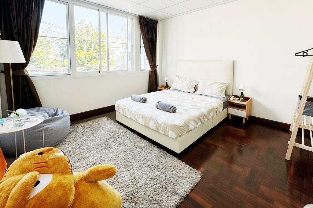 Biệt thự 5br House 8beds, Ekkamai Bts 12mins Walk, 711, Shopping Mall *