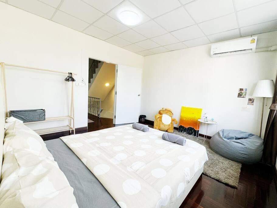 Villa 5br House 8beds, Ekkamai Bts 12mins Walk, 711, Shopping Mall *