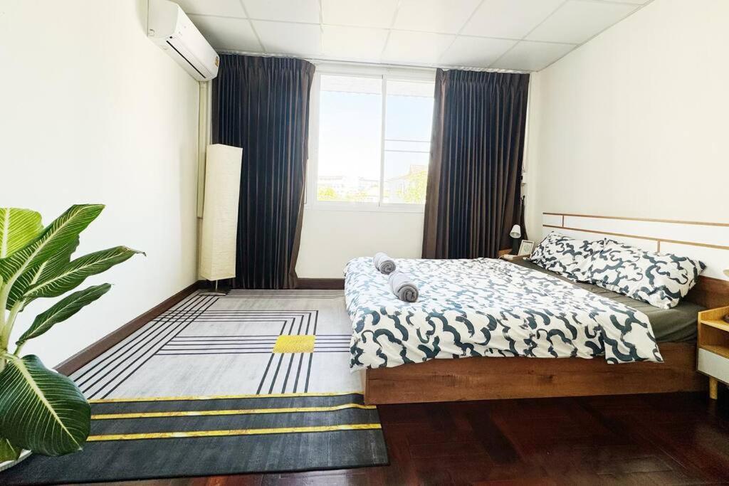5br House 8beds, Ekkamai Bts 12mins Walk, 711, Shopping Mall